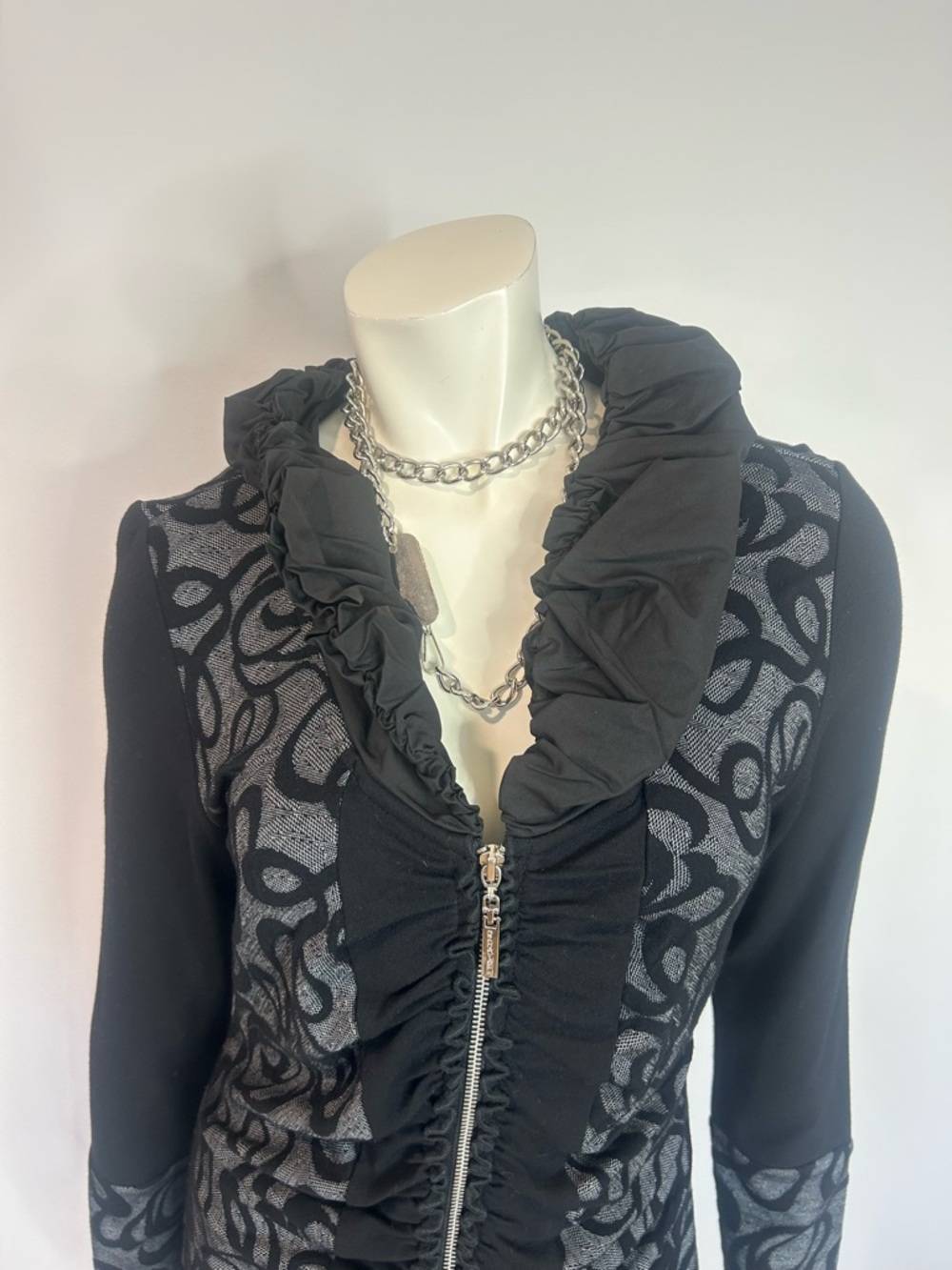Gorgeous Black and Gray Ruffle-Trim Zip-Front Tunic❤️M - Picture 3 of 14